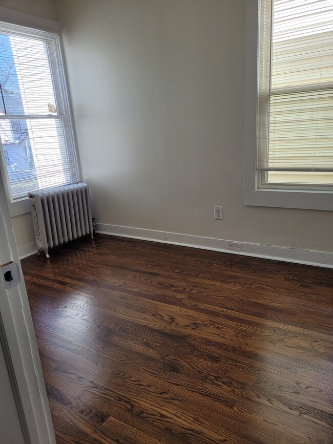 Bedroom - 402 E 18th St