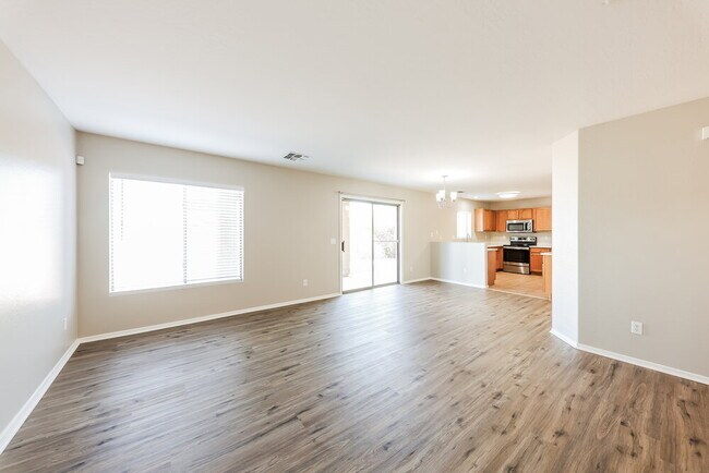 Foto del edificio - 12430 W Valentine Ave