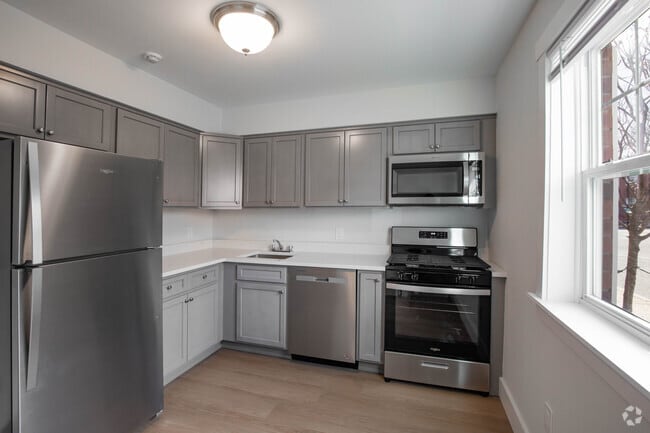 1 BR, 1 BA - 850 SF - Woodhull Gardens - Kitchen - Woodhull Gardens