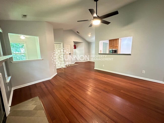 Building Photo - Two Bed Two Bath Minutes from Southpark