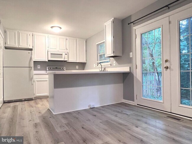 Building Photo - 10277 Quiet Pond Terrace
