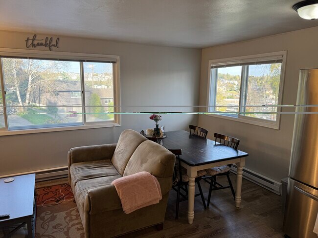 Foto del edificio - 1337 NW Hall Dr