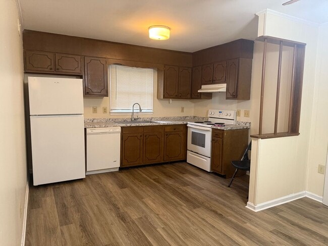 Foto del edificio - Adorable 3 Bedroom 1.5 Bath Off Regents Park Lane