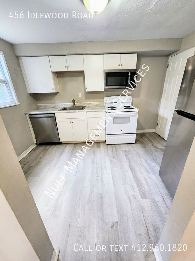 Building Photo - 456 Idlewood Rd