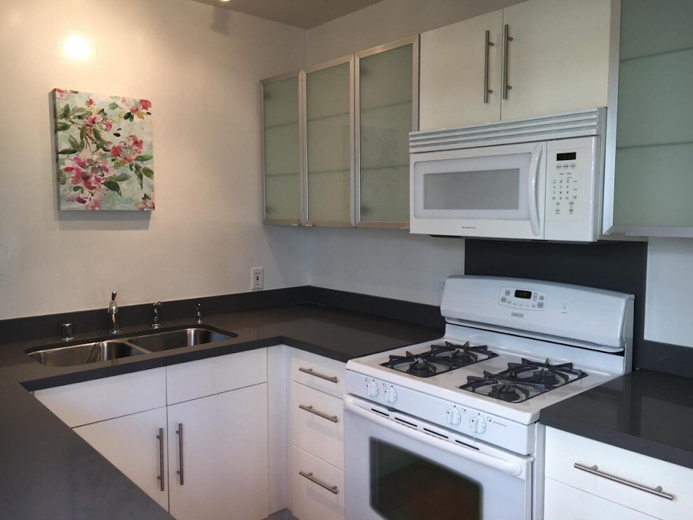 Foto principal - 402 N Palm Dr