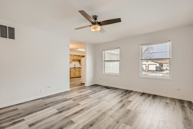 Building Photo - 119 Golden Dr