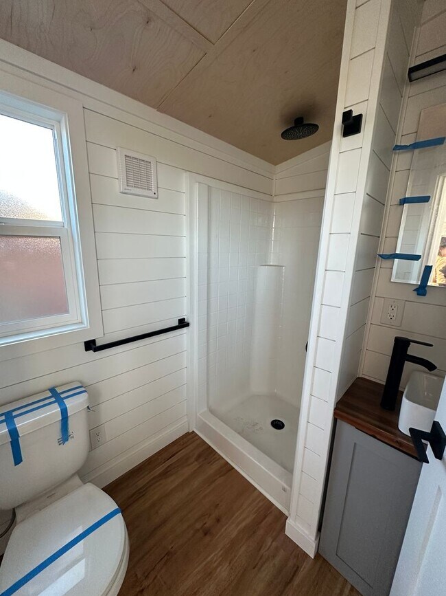 Building Photo - 631 Jackson St