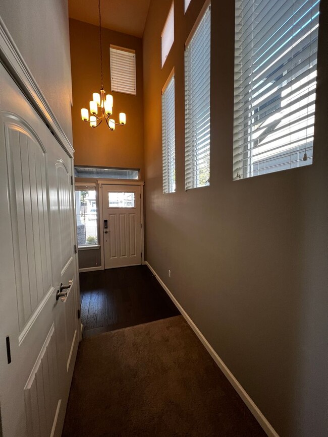 Building Photo - Stunning 3-Bedroom, 2.5-Bathroom Home!