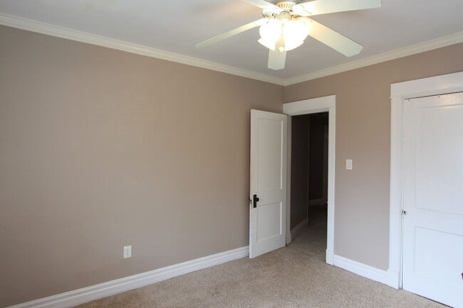 Building Photo - 818 Heberton St