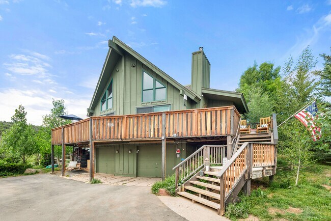 Foto del edificio - 614 Light Hill Rd