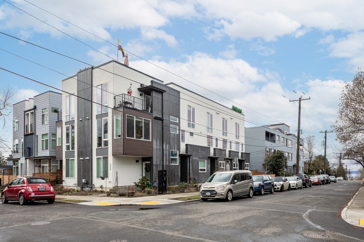 Building Photo - 1417 E Harrison St