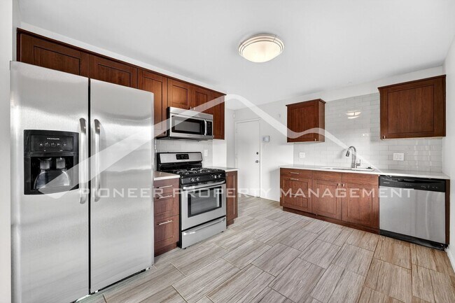 Foto del edificio - Charming Home with Central AC and Fenced Yard