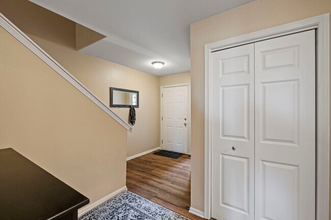 Foto del edificio - 23900 McMullin Cir