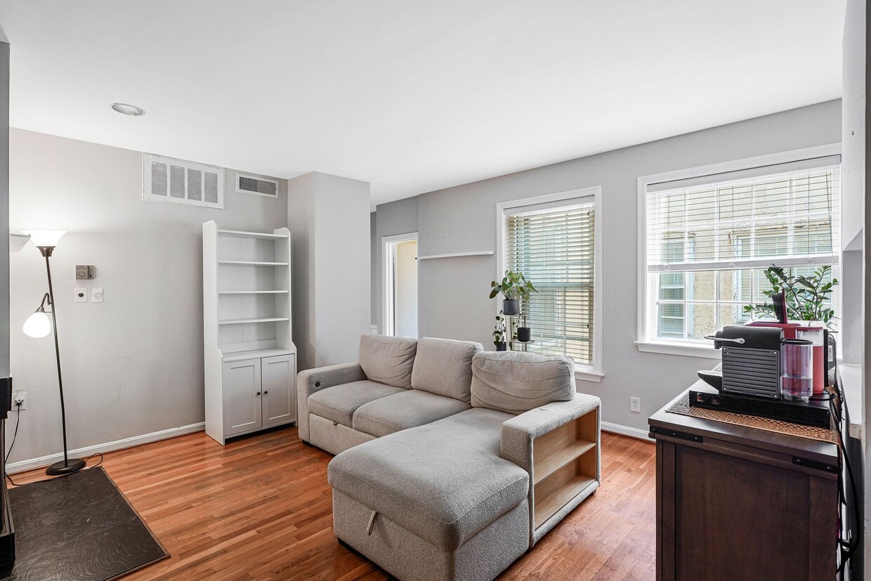 Photo - 117 E St SE #302