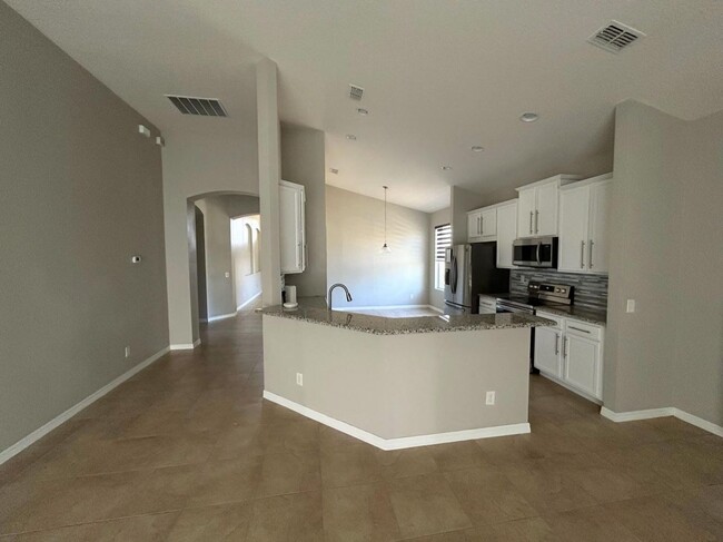 Building Photo - Beautiful 3 Bedroom 2 Bathroom