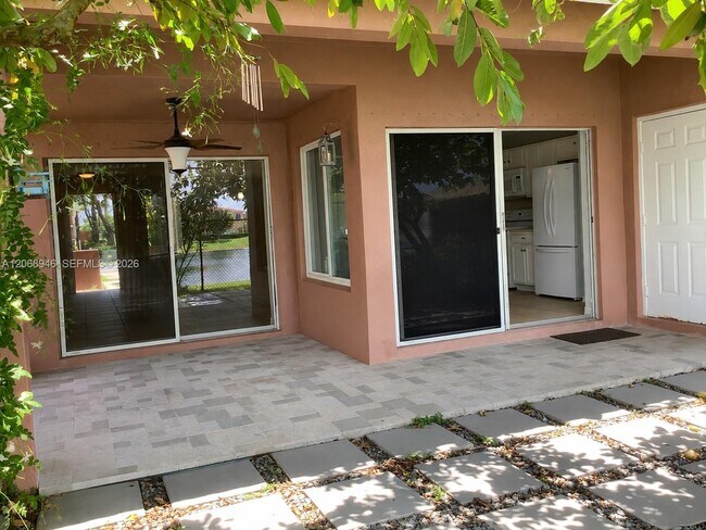 Foto del edificio - 7050 SW 164th Ct