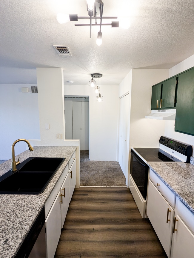 Foto del edificio - 4100 E Mission Ln