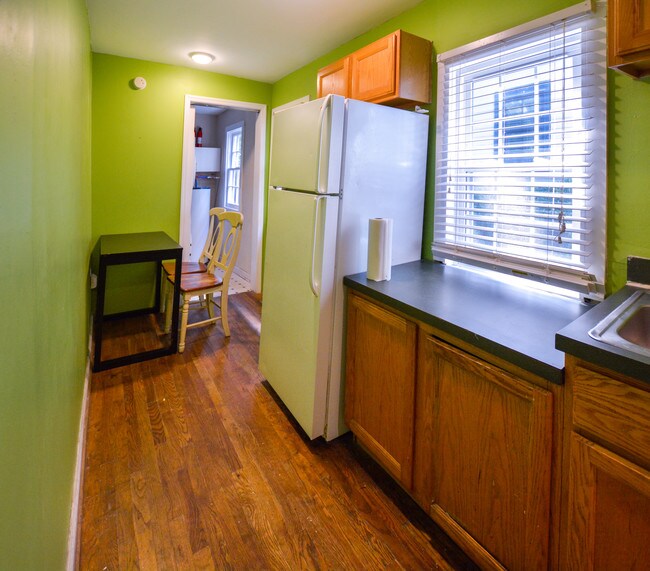 Foto del edificio - Downtown Charleston Duplex!