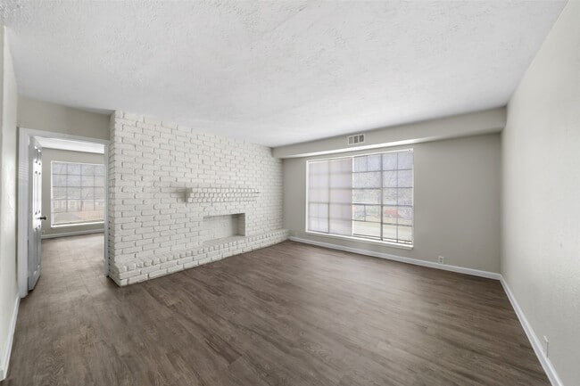 Foto del edificio - 6301 Alfano St