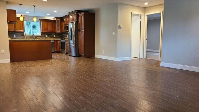Building Photo - 1718 Cardinal Dr
