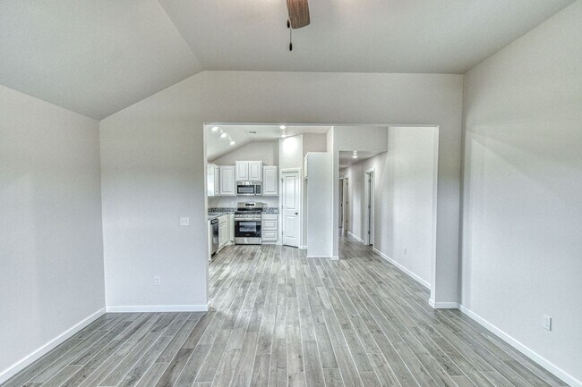 Foto del edificio - Brand New Construction in Varenna Landing!
