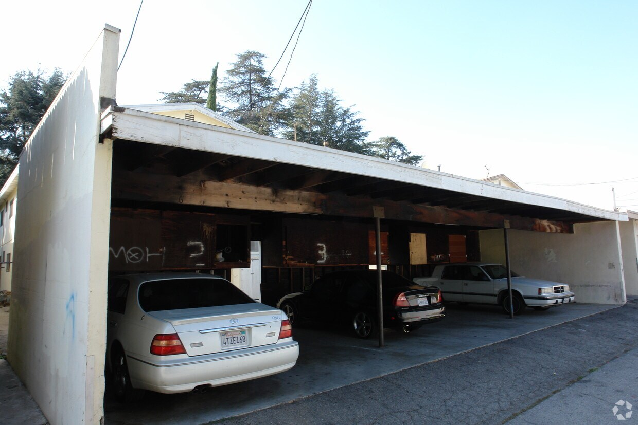 Foto del edificio - 5748 Hazeltine Ave