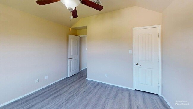 Foto del edificio - 400 Plum Ct