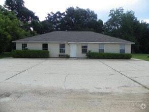 Building Photo - 8110 Stonebrook Dr