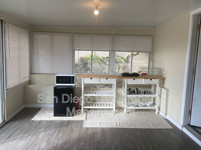 Foto del edificio - 5442 San Onofre Terrace