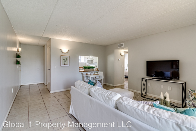 Building Photo - 2 br, 1 bath Apartment - 1108 S. Bartow Rd...