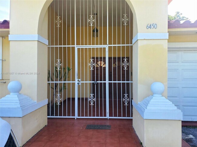 Building Photo - 6450 SW 102nd Ave