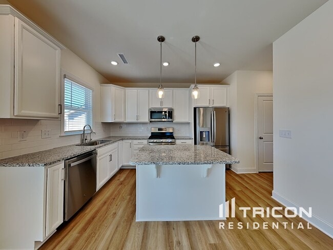 Building Photo - 402 Porterfield Dr