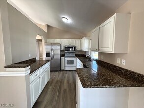 Building Photo - 2520 SW 11th Pl