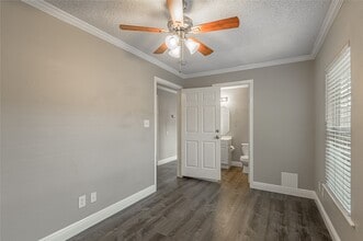 Building Photo - 164 Varsity Dr
