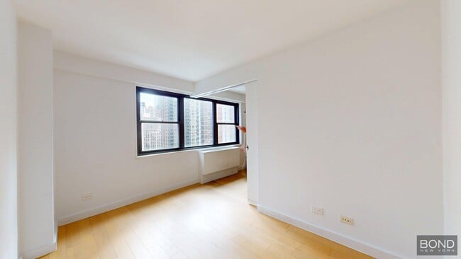 Foto del edificio - 222 E 39th St