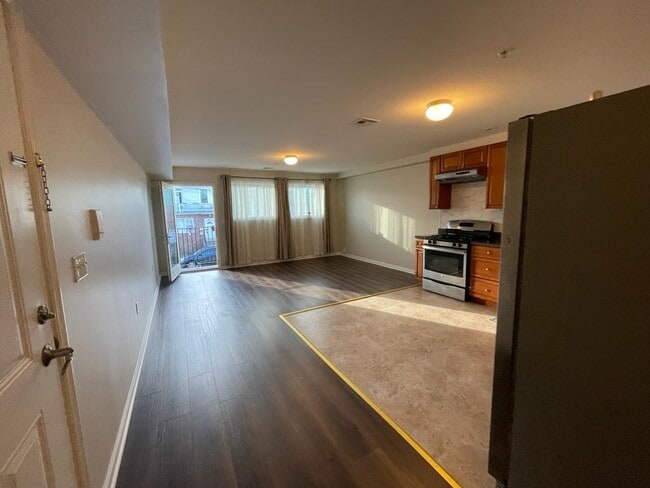 Building Photo - 148 Oakwood Ave