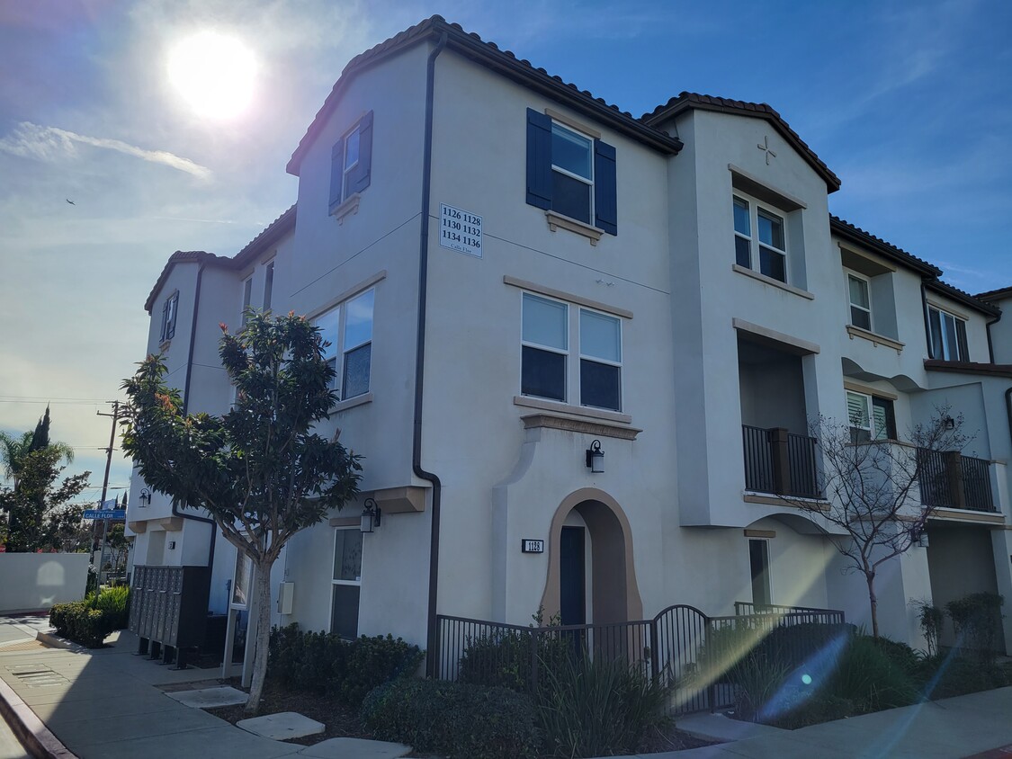 Light and Bright Corner Unit - 1128 Calle Flor