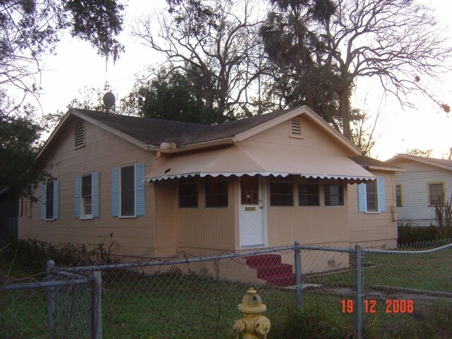 Building Photo - 154 E 44th St