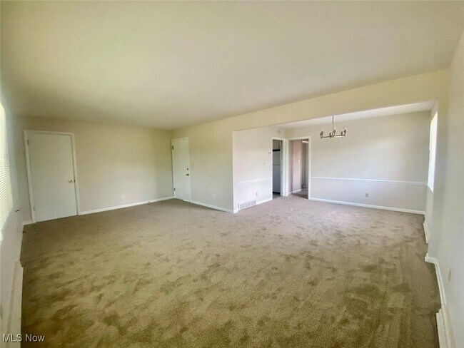 Building Photo - 463 Treeside Dr