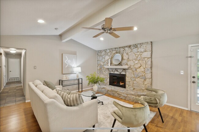 Building Photo - 624 Cimarron Trl