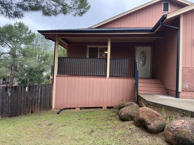 Building Photo - 16656 Pinecrest Ct