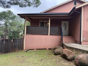 Building Photo - 16656 Pinecrest Ct