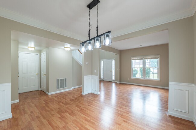 Building Photo - 315 Foe Creek Dr