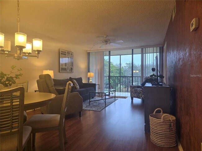 Foto del edificio - 800 Cove Cay Dr