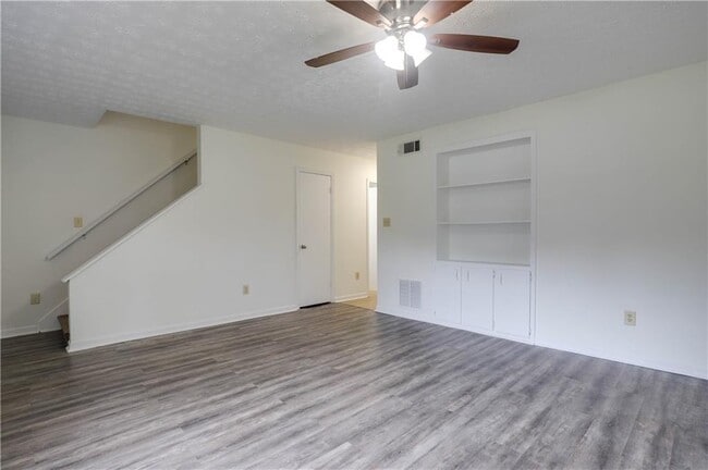 Building Photo - 304 Lexington Dr