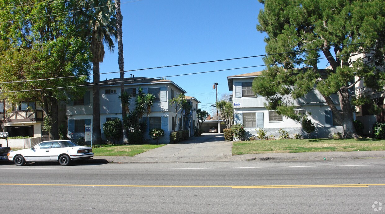 Primary Photo - 7123 Hazeltine Ave