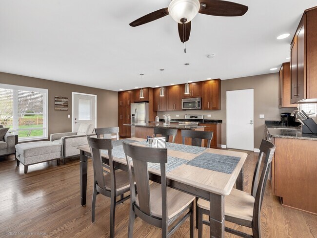 Foto del edificio - 49 Robin Hill Dr