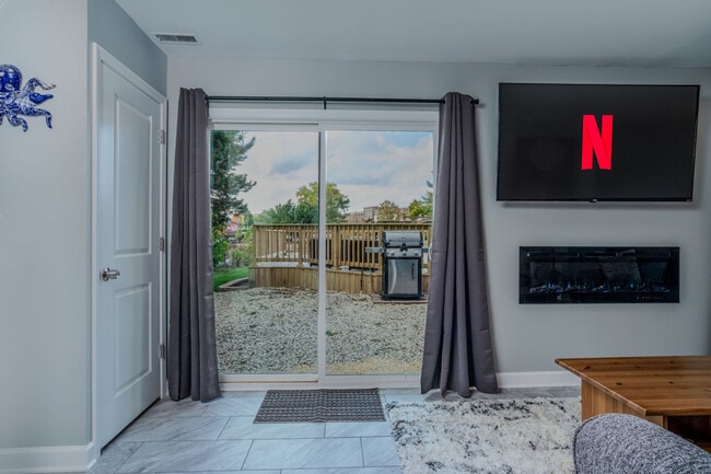 Building Photo - 3407 Venice Ave