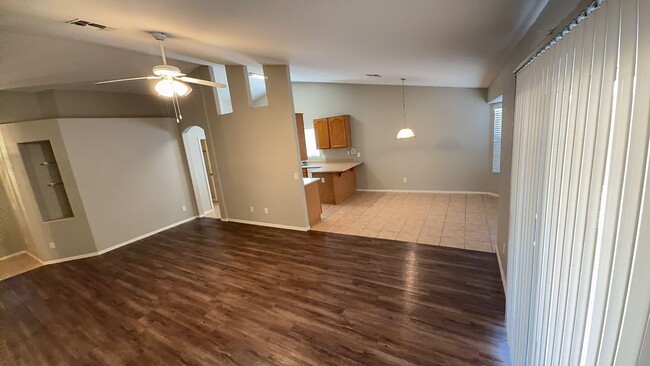 Building Photo - 3 Bedroom - 2 Bath - 1420 Sq. Ft. - 2 Car ...