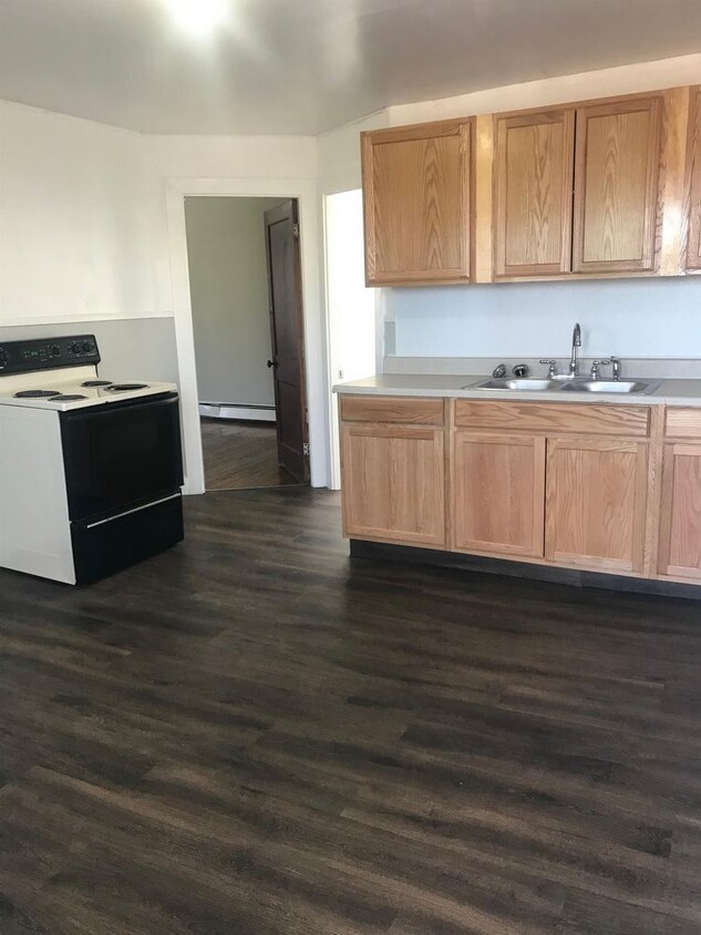 Primary Photo - 117 Ash Street - 3L